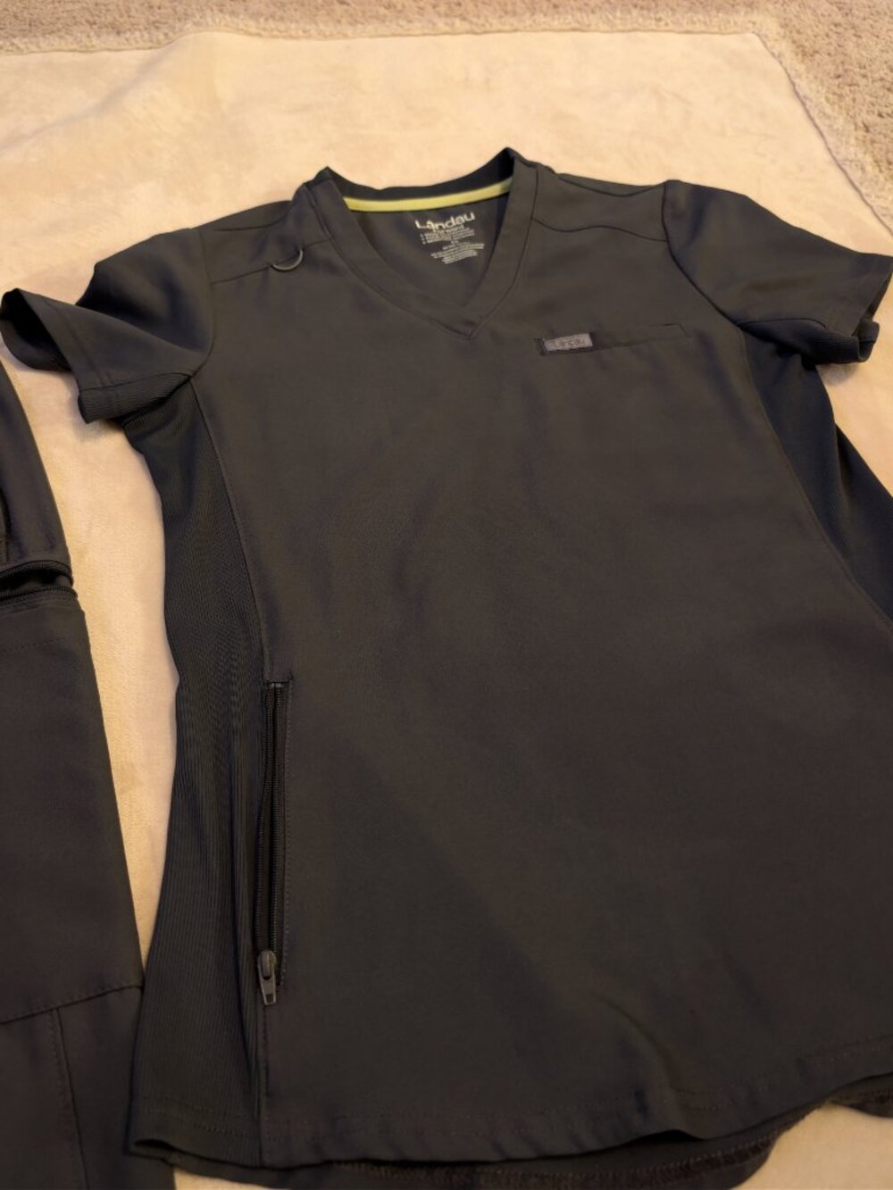 Laundu Forward Gray Scrub Set - Picture 4 of 5